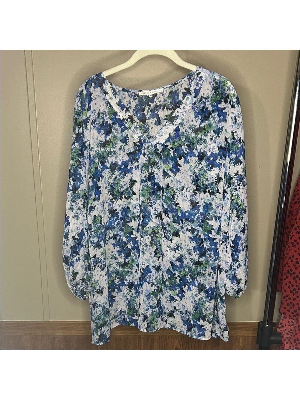 Violet & Claire Multicolor Floral Blouse